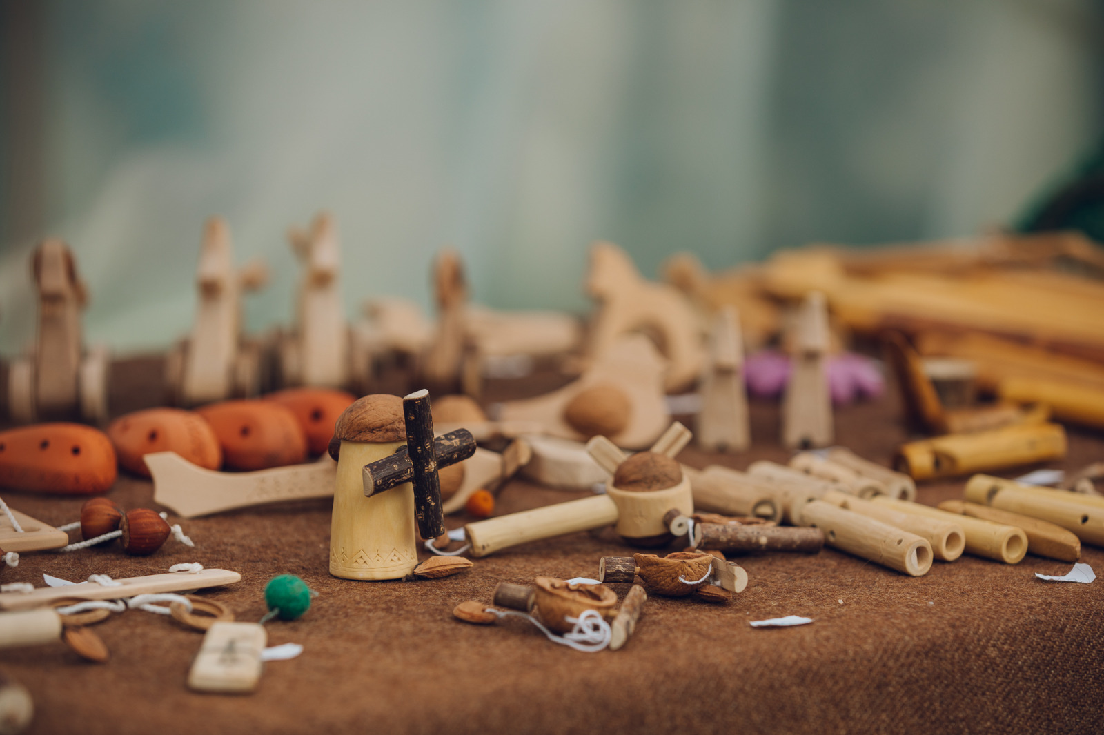 Lumea jucăriilor de altădată - Atelier de confecționat jucării din lemn/ hârtie manuală