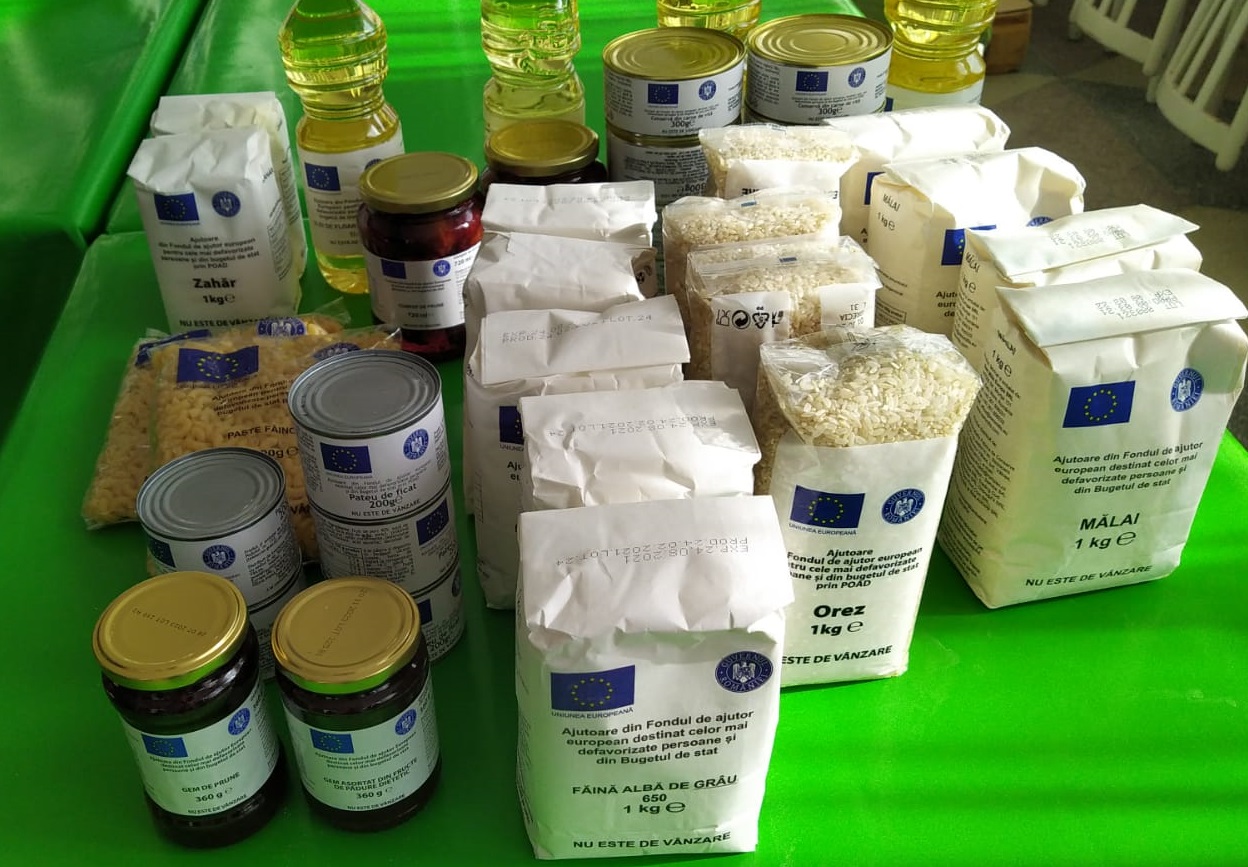 Primăria Sibiu distribuie pachete cu produsele alimentare persoanelor defavorizate din municipiul Sibiu