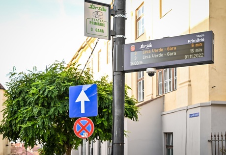 Primăria Sibiu achiziționează încă 110 afișaje digitale de informare pentru stațiile de transport public din oraș