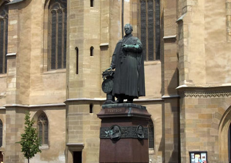 Die G. D. Teutsch Statue