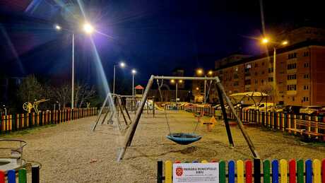 Iluminat public în locurile de joacă din Sibiu. Continuă și modernizarea iluminatului public de pe străzi