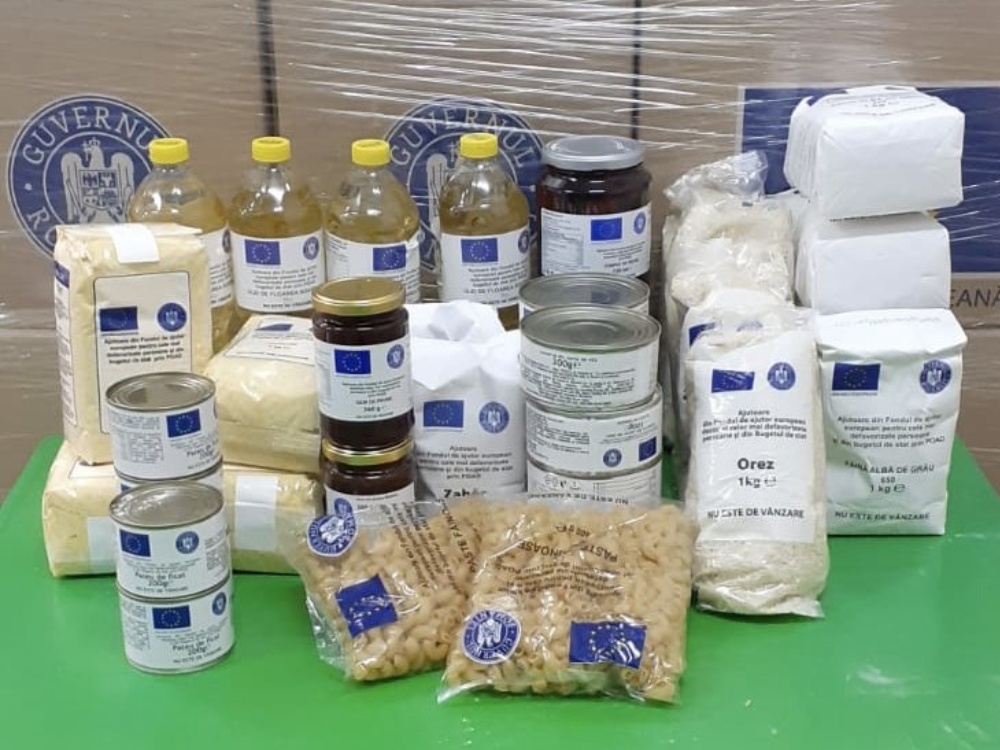 Primăria Sibiu distribuie pachete cu produse alimentare către persoanele  defavorizate